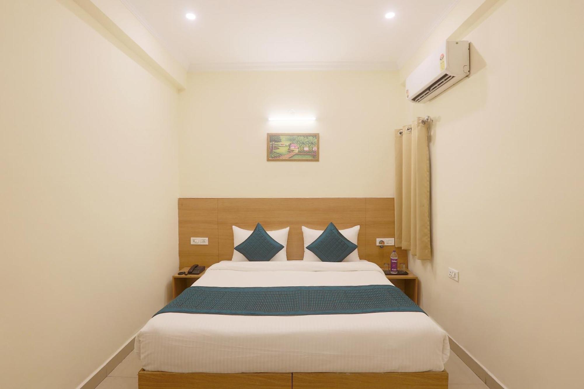 Hotel Lemon Suites & Banquet Noida Sector 62 Exterior foto