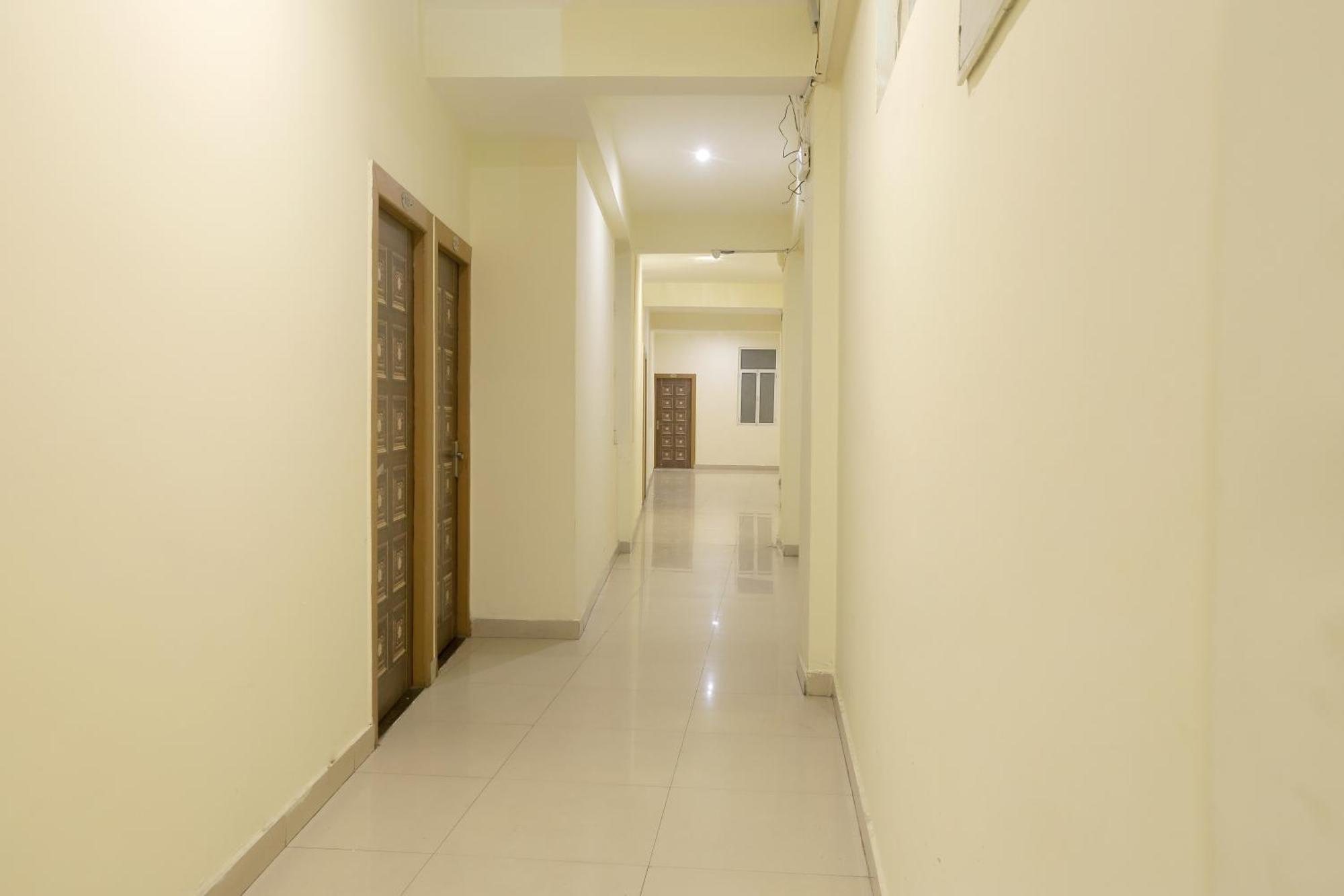 Hotel Lemon Suites & Banquet Noida Sector 62 Exterior foto