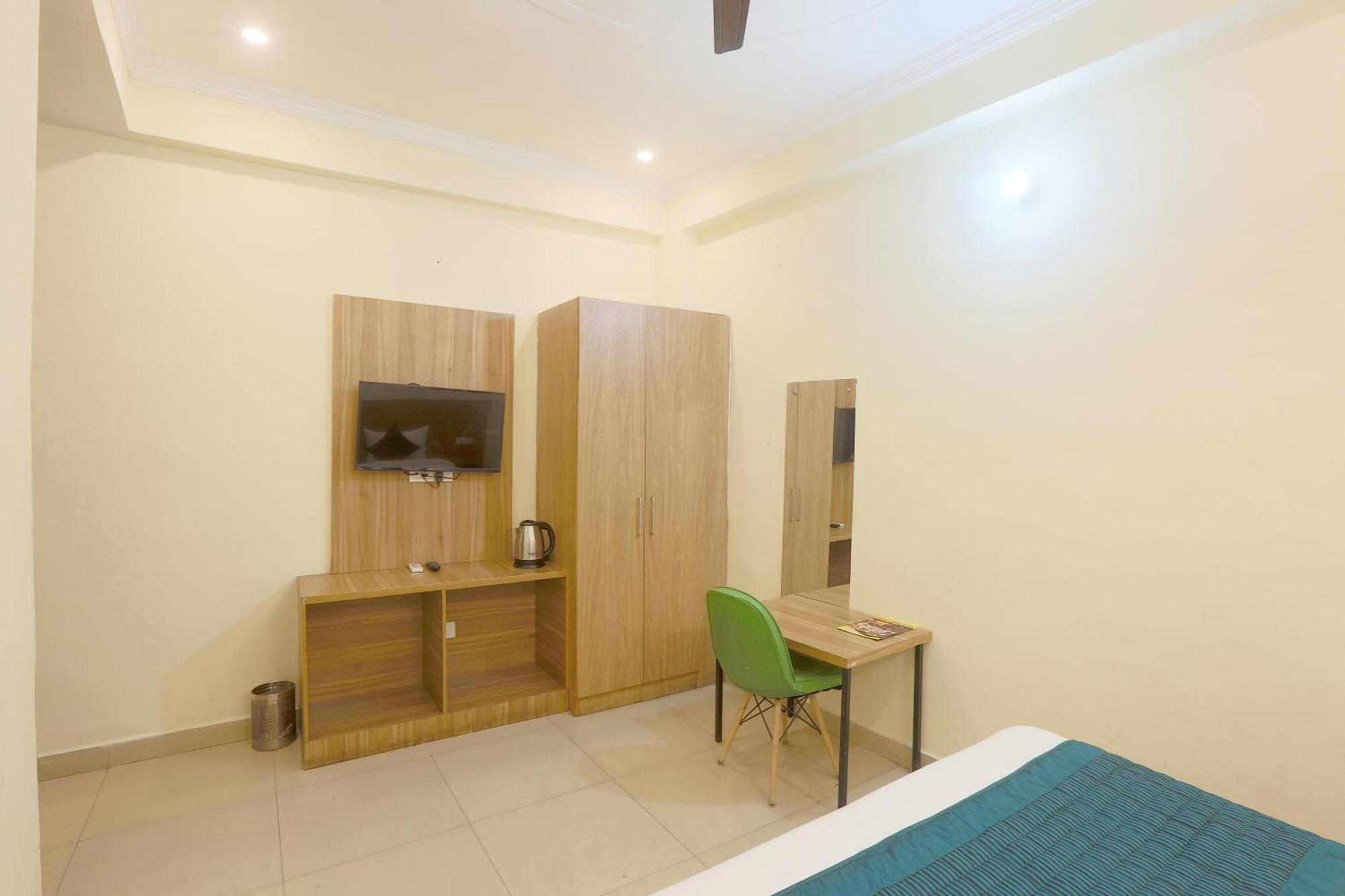 Hotel Lemon Suites & Banquet Noida Sector 62 Exterior foto