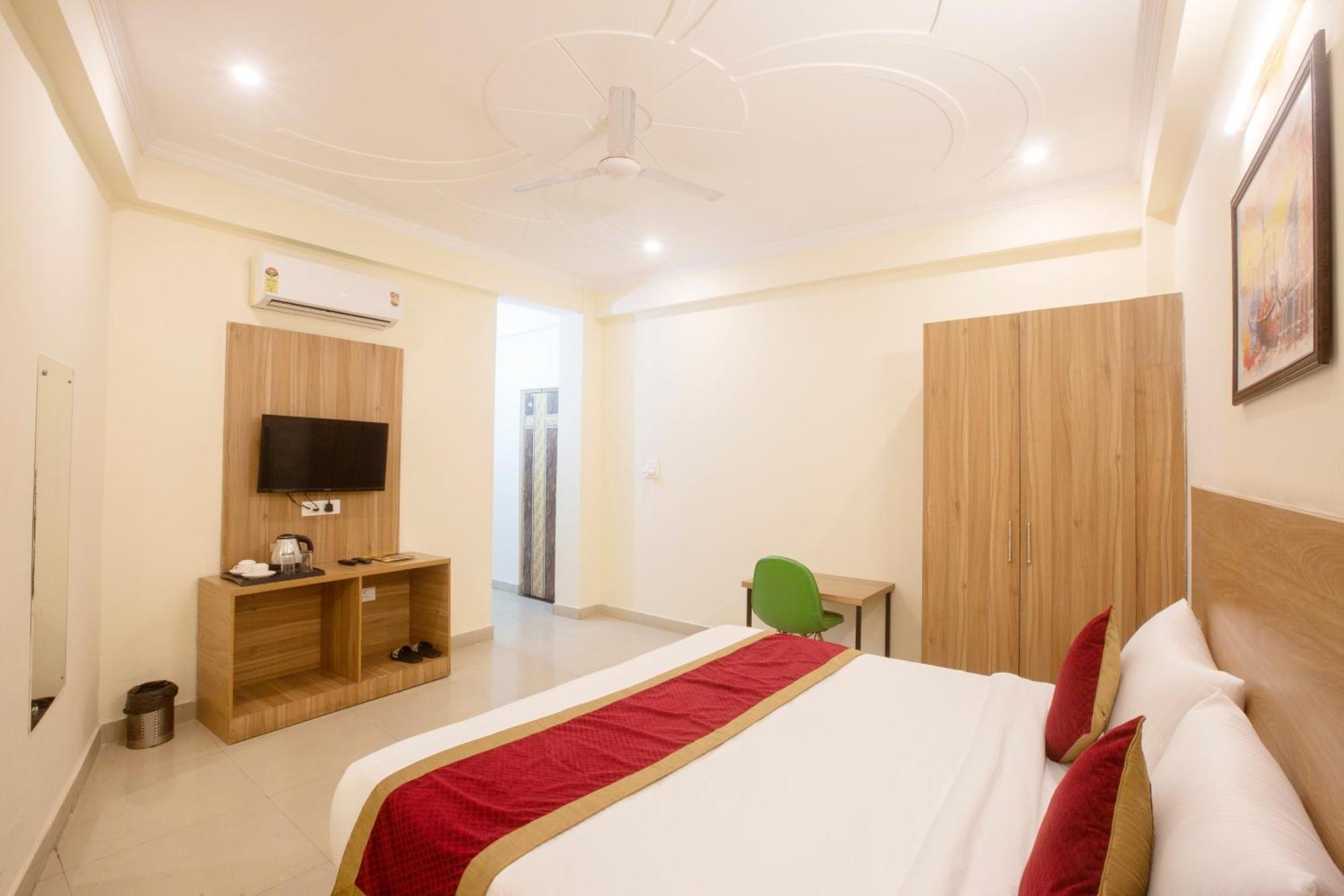Hotel Lemon Suites & Banquet Noida Sector 62 Exterior foto