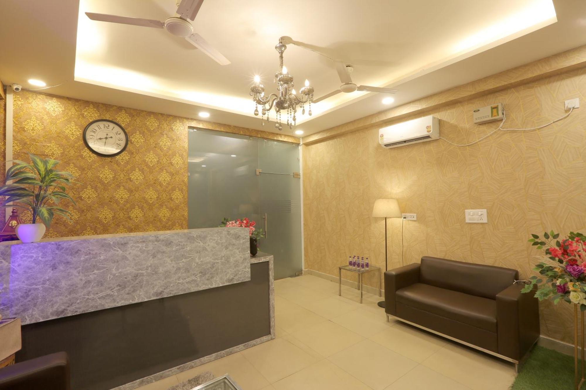 Hotel Lemon Suites & Banquet Noida Sector 62 Exterior foto